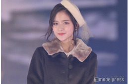乃木坂46金川紗耶、純白コーデで美脚際立つ「妖精みたい」「透明感すごい」と絶賛の声