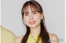 May J.、美脚際立つミニスカコーデでXGのライブへ「ギャルっぽくて可愛い」「感想にリスペクトを感じます」の声