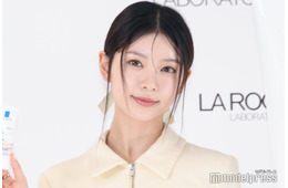 ILLITモカ、黒髪ぱっつんで雰囲気ガラリ「モードでかっこいい」「印象変わる」の声