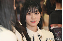 乃木坂46川崎桜、ミニスカ私服で美脚輝く 愛犬との散歩ショットに「画面が可愛いで溢れてる」「さすがのスタイル」の声