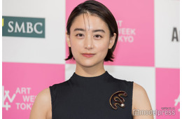 山本美月、ミニ丈で美脚大胆披露「スタイルすごい」「見惚れる」と反響