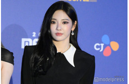 aespaニンニン、美デコルテ全開ドレス姿にファン釘付け「圧巻プロポーション」「上品」