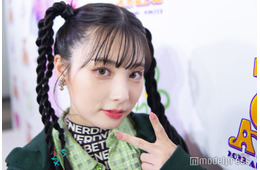 韓国出身のインフルエンサー・らん、青髪で大胆イメチェン「透明感際立つ」「似合う」の声