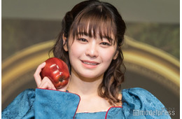 吉柳咲良、透けタイツから美脚際立つ「真っ赤が似合う」「綺麗」の声