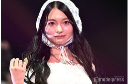 CANDY TUNE桐原美月、オフショル×迷彩パンツの甘辛コーデ【オキコレ2025】