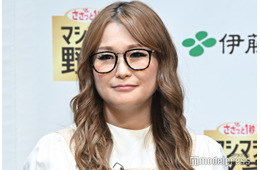 ギャル曽根、妹を抱っこする制服姿の長男公開「イケメン」「優しいお兄ちゃん」の声