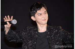吉沢亮、客席から登場でファン騒然「本物です！」“ふわふわな”微笑みに黄色い歓声【「ババンババンバンバンパイア」FC試写会】