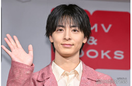 高杉真宙、誕生日に幼少期ショット公開「髪の毛クルクルで可愛い」「愛おしい」と反響
