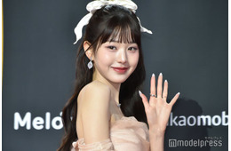IVEウォニョン、ミニスカから美脚スラリ「圧巻のスタイル」「優勝」の声