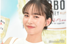 井桁弘恵、ほっそり美ウエストのぞく衣装姿「スタイル良すぎ」「白が似合う」と反響