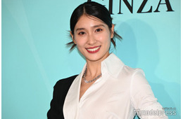 土屋太鳳、大胆スリットから美脚披露「なかなか眠れなくてボロボロ」でも幸せだった時間明かす【ティファニー銀座 オープニングイベント】