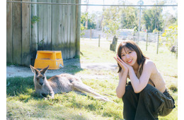 日向坂46富田鈴花、東名阪7会場で1st写真集パネル展決定 “オーストラリアといえば”の新規カットも解禁【鈴花サーキット】