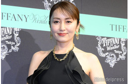 矢田亜希子“大好きな人”とのディナー報告 ノースリーブショットに「美しい」の声