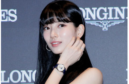 スジ、美脚際立つミニワンピ姿「スタイル抜群すぎ」「憧れ」の声