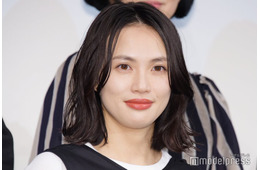 臼田あさ美、ミニ丈から色白美脚スラリ「抜群スタイル」「自然体で素敵」の声
