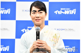 イモトアヤコ「息子と2人旅」満喫中の手繋ぎショット披露「成長の早さにびっくり」「立派な男の子」の声