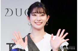 足立梨花、ミニ丈私服で美脚際立つ「夏らしくて素敵」「理想のスタイル」の声