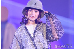 元日向坂46東村芽依、素肌際立つキャミワンピで沖縄満喫「夏っぽくて素敵」「可愛い」