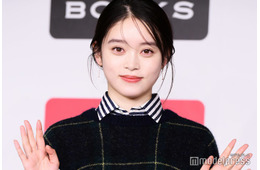 高石あかり、黒×金ツートンヘア姿披露「グラスハート」オフショットに「新鮮でかっこいい」「オーラが凄い」と反響