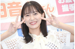 志田音々、膝上ミニスカから美脚披露「想像以上」「まっすぐで綺麗」