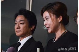 片岡愛之助＆藤原紀香夫婦「ケイダッシュ」川村龍夫会長の通夜参列 涙浮かべる