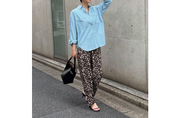 レオパード柄パンツがおしゃれ。こなれカジュアルに着こなす秘訣とは【40代の毎日コーデ】