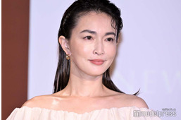 長谷川京子、女の子を膝に乗せた2ショット公開「娘さん？」「微笑ましい」の声