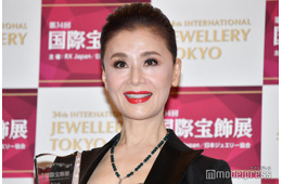 大地真央、夫との寄り添い2ショットに反響「仲睦まじくて素敵」「幸せそう」