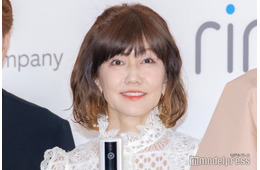 松本伊代、ピンク・レディー未唯mieと美脚披露 直々伝授受けた“UFOポーズ”決める