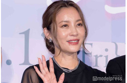 瀬戸朝香、ビーチで美背中披露「縦線すごい」絶賛の声