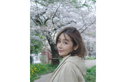 宮崎麗果「ガーリーもピンクも大好きな37歳ママ」花柄ミニ丈ワンピで美脚披露「スタイル抜群」「最強に可愛い」と反響