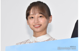 影山優佳、ノースリタイトワンピで透明美肌際立つ「破壊力すごい」「ウエストライン綺麗」の声
