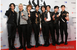 Stray Kids、8人中4人が髪色チェンジ「かっこよすぎてCGみたい」「全員ゲームキャラのよう」の声