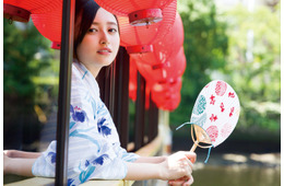 乃木坂46井上和、涼しげな浴衣姿で“和”を表現「少年サンデー」表紙登場