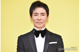 郷ひろみ、92歳の母親を顔出し 肩組みショットに「親子揃って美しい」「そっくり」の声