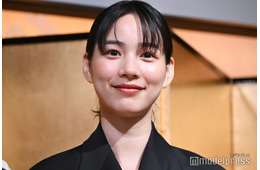 のん“あみあみ”衣装で美ボディ際立つ写真公開「まるで女神の降臨」「流石」の声