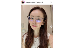 宮崎宣子、水着姿公開「40歳を越えてまさか水着を着ることになるとは」