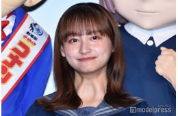 影山優佳、タイトミニTから美ウエスト披露「今年1のお気に入り写真です」