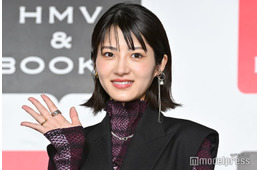 元乃木坂46若月佑美、制服姿で美脚披露「ギャルみあるちょい懐かしい女子高生」