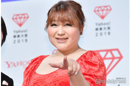 りんごちゃん、ミニスカ制服で美脚スラリ “ガングロ”ショットに「インパクトすごい」「制服ギャル似合う」の声