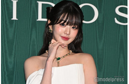 IVEウォニョン、日本イベント登場 肩開きドレスからエメラルドジュエリー輝く【ブルガリ展覧会フォトコール第一夜】