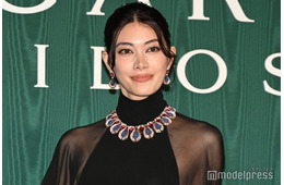 森星、シースルードレスからほっそり二の腕＆美肩輝く【ブルガリ展覧会フォトコール第一夜】