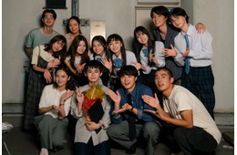 「ぼくほし」生徒役11人がクランクアップ 主演・磯村勇斗へサプライズプレゼントも【コメント】