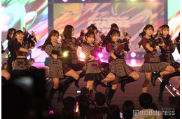 AKB48、圧巻パフォーマンスに歓声上がる「フラゲ」「大声ダイヤモンド」など7曲披露 【STARRZ TOKYO 2025】