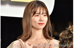 島崎遥香、紐キャミ姿で万博満喫「可愛い」「遭遇したかった」と反響