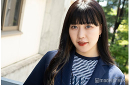 むくえな・えなぴ、ミニ丈ボトムで美脚際立つ ドバイ旅行ショットに「スタイル抜群」「ガーリーで可愛い」と反響