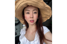 宮崎宣子、2歳息子の初運動会でハプニング 夫が息子を肩車した家族ショットに「微笑ましい」「どんどん大きくなってる」の声