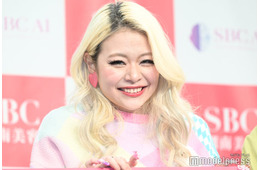 エルフ荒川、“元彼”顔出し2ショット公開「笑顔で写真撮影すごい」「楽しそう」の声