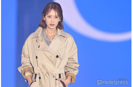 元日向坂46佐々木久美、スタイル際立つ秋コーデ クールな表情で魅了【ガルアワ2025AW】