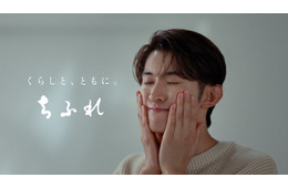 Snow Man向井康二、“素”の表情で保湿 スキンケアシリーズ新CM＆ビジュアル解禁